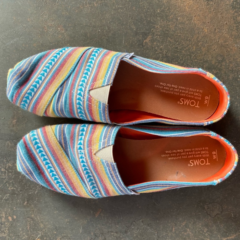 Toms women’s shoes